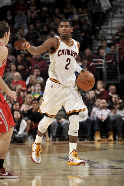 颜骏凌：武磊赛前对球队做了动员，我们争冠经验丰富没有包袱（颜骏凌：武磊赛前鼓劲全队，我们争冠经验十足、轻装上阵）