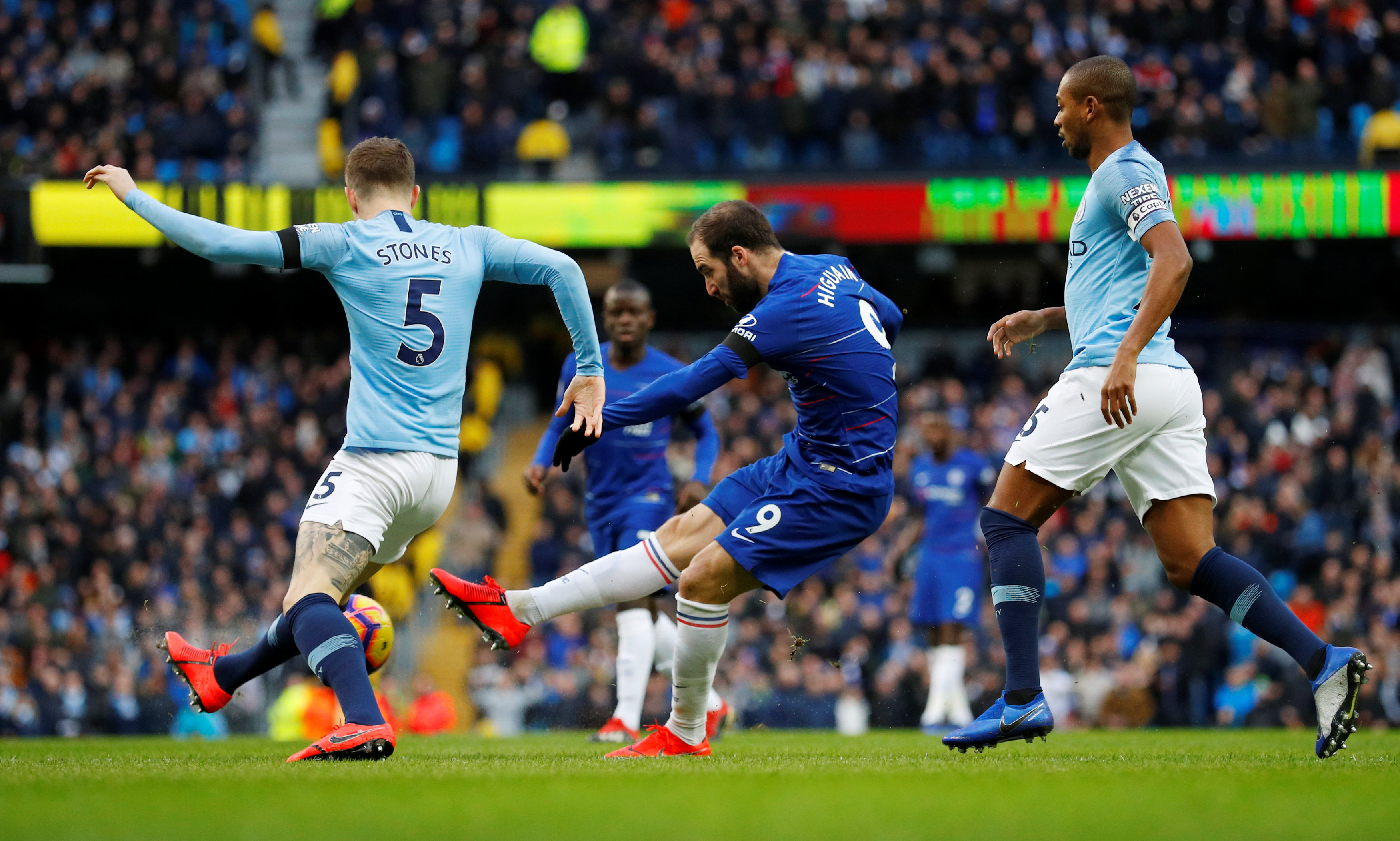 天空：抗议活动不断，苏超凯尔特人股东大会草草收场（天空：抗议声此起彼伏，苏超凯尔特人股东大会匆匆落幕）