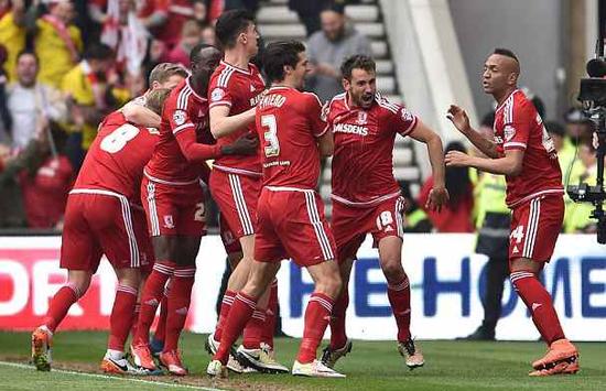 阿莫林称赞曼联定位球教练卡洛斯-费尔南德斯：他比我强得多（阿莫林盛赞曼联定位球教练卡洛斯·费尔南德斯：他远强于我）