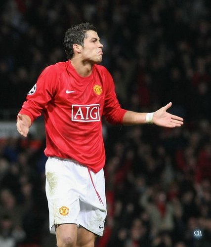 艾顿称自己是防守支柱！雷迪克：防守端他确实发挥了重要作用（艾顿自称防守中流砥柱，雷迪克：他在防守端作用明显）