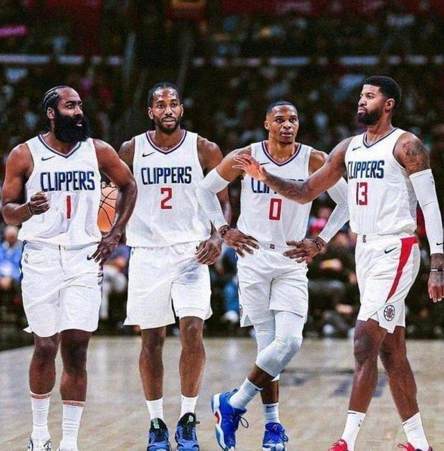 卡拉格想和多特球迷一起进入阿提哈德球场客队看台，但被拒绝（卡拉格试图与多特球迷一同进入阿提哈德客队看台，却被拒之门外）