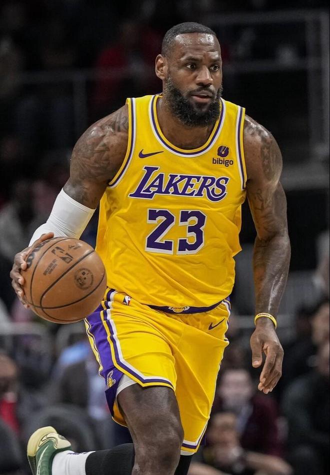 马卡畅想梅西回归巴萨可能性：年龄不是问题，可踢伪9或前腰（马卡展望梅西重返巴萨：年龄无碍，可担任伪九或前腰）