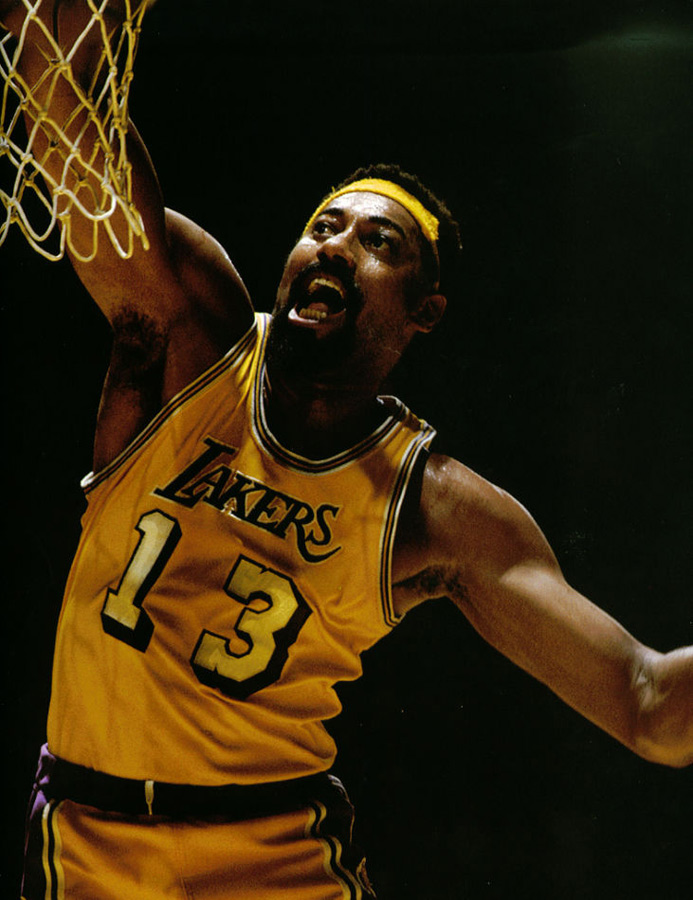 近200名精英骑手相聚成都东安湖 国际马联二星级赛事开赛（近200位顶尖骑手齐聚成都东安湖 国际马联二星级赛事鸣枪开赛）