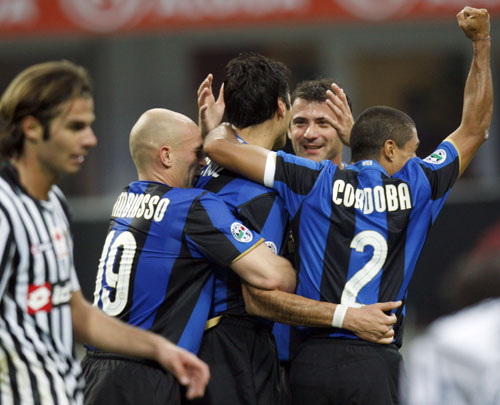 中超转会市场：广州队签下外援,（广州队官宣外援加盟：中超转会市场新动向）