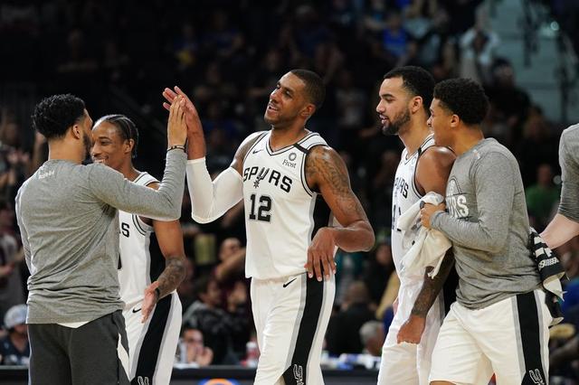 阿隆索：没给恩德里克和贡萨洛机会？其他前锋也能制造威胁（阿隆索谈未给恩德里克、贡萨洛机会：其他前锋同样能制造威胁）